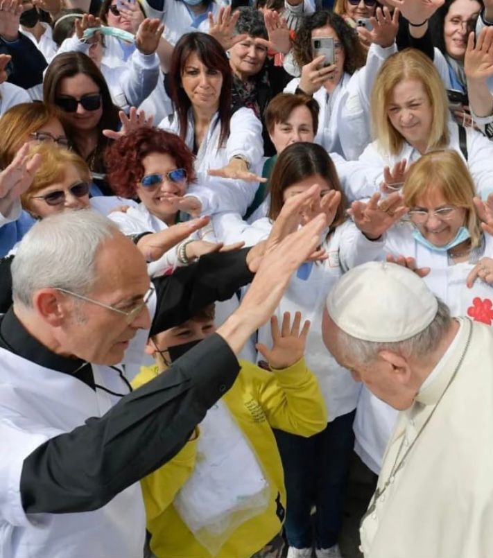 Foto benedizione al Papa