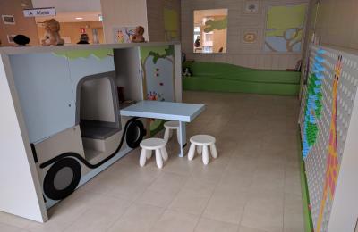 Sala attesa interna-spazio per pazienti pediatrici